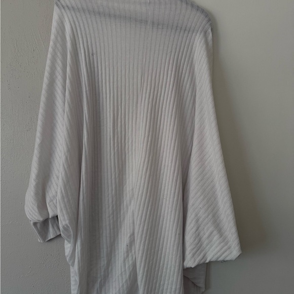 P'tula Cream Robe - Picture 2 of 2